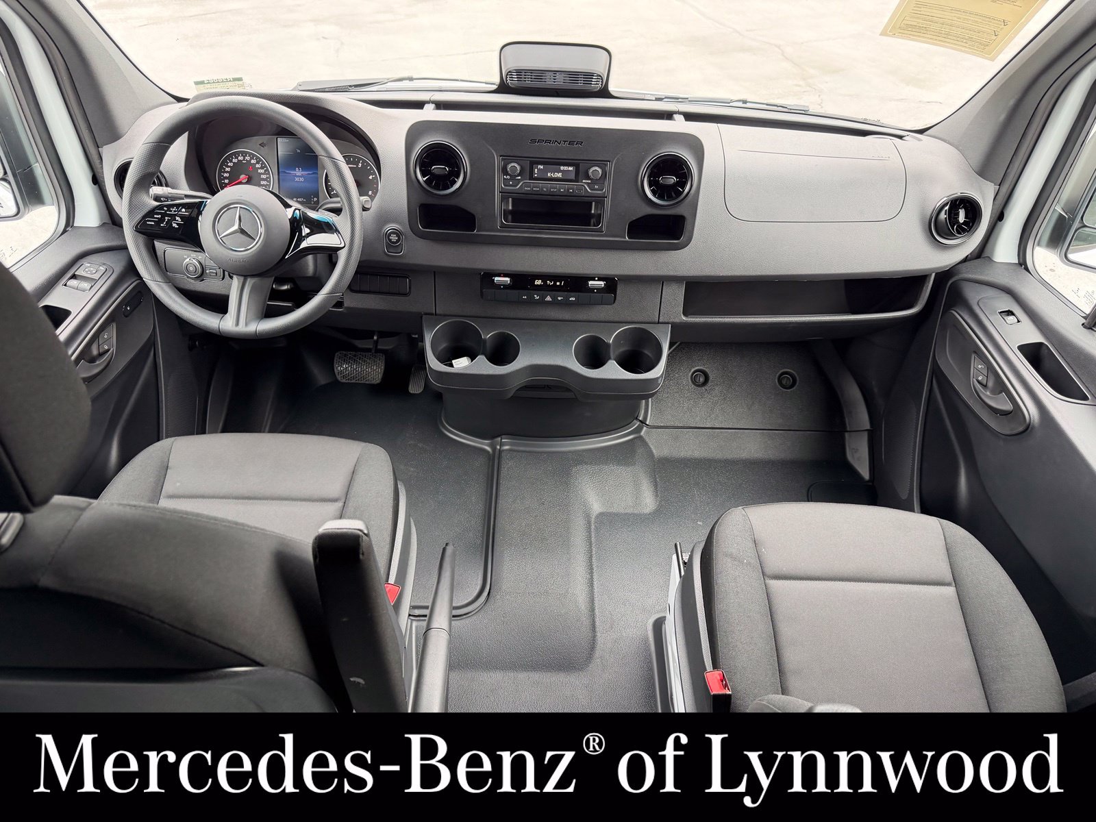 Used 2025 Mercedes-Benz Sprinter 2500 image 19