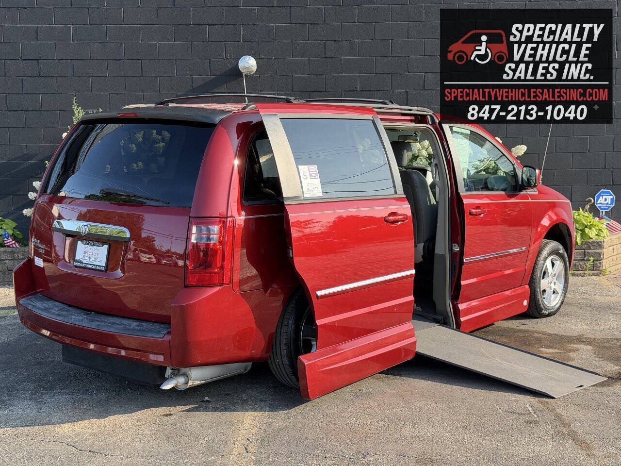 Used 2008 Dodge Grand Caravan SXT FWD image 1