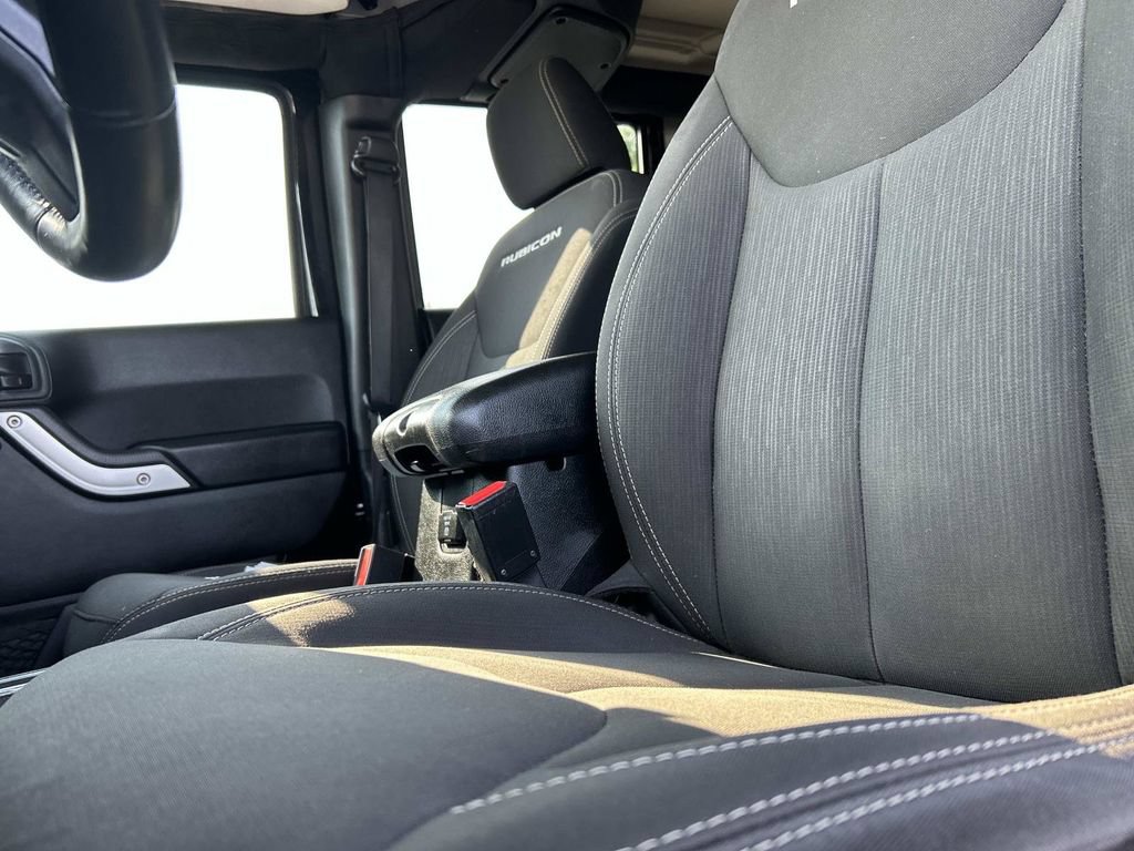 Used 2018 Jeep Wrangler Unlimited Rubicon w/ Connectivity Group AWD/4WD image 19