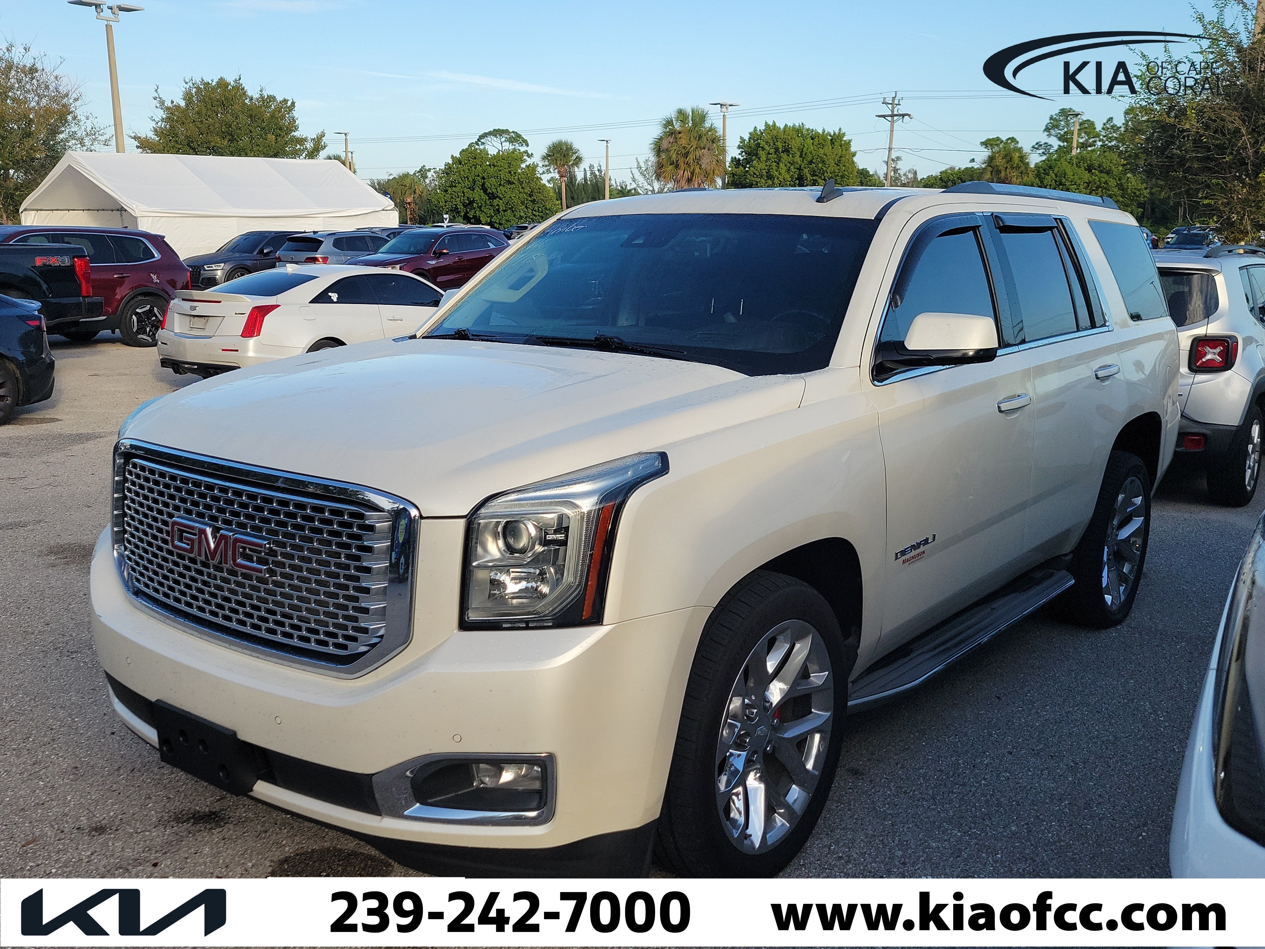 Used 2015 GMC Yukon Denali w/ Touring Package AWD/4WD image 3