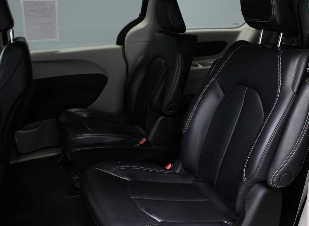Used 2023 Chrysler Pacifica Touring-L FWD image 20