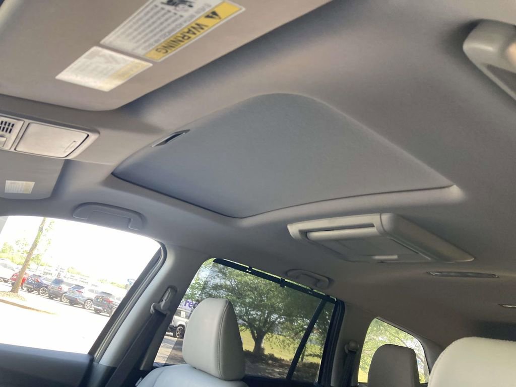 Used 2018 Honda Pilot Touring image 15