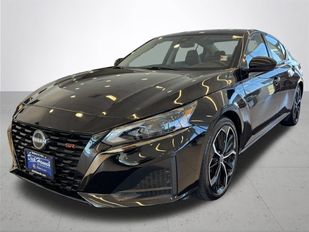 Used 2024 Nissan Altima 2.5 SR FWD image 2