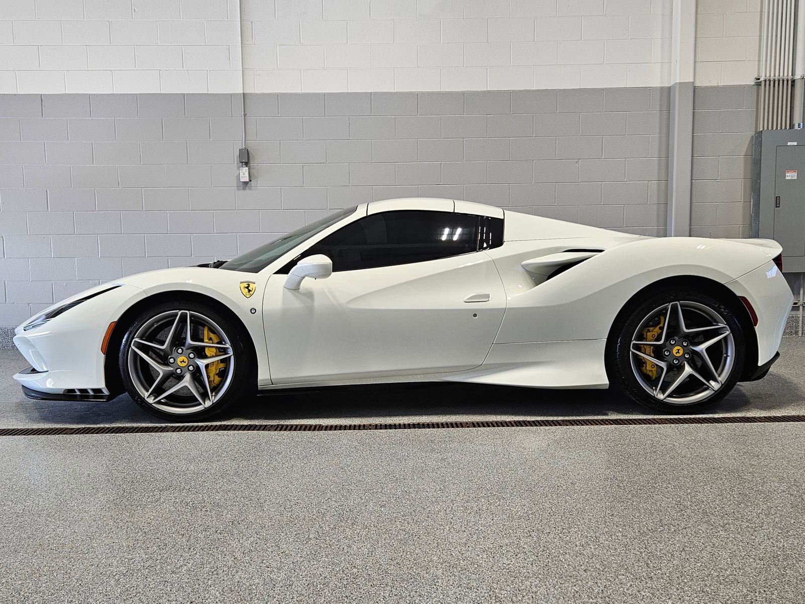 Used 2021 Ferrari F8 Tributo image 8