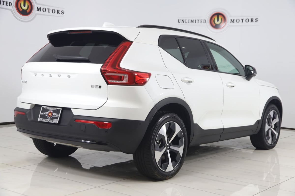 Used 2026 Volvo XC40 B5 Plus AWD/4WD image 3