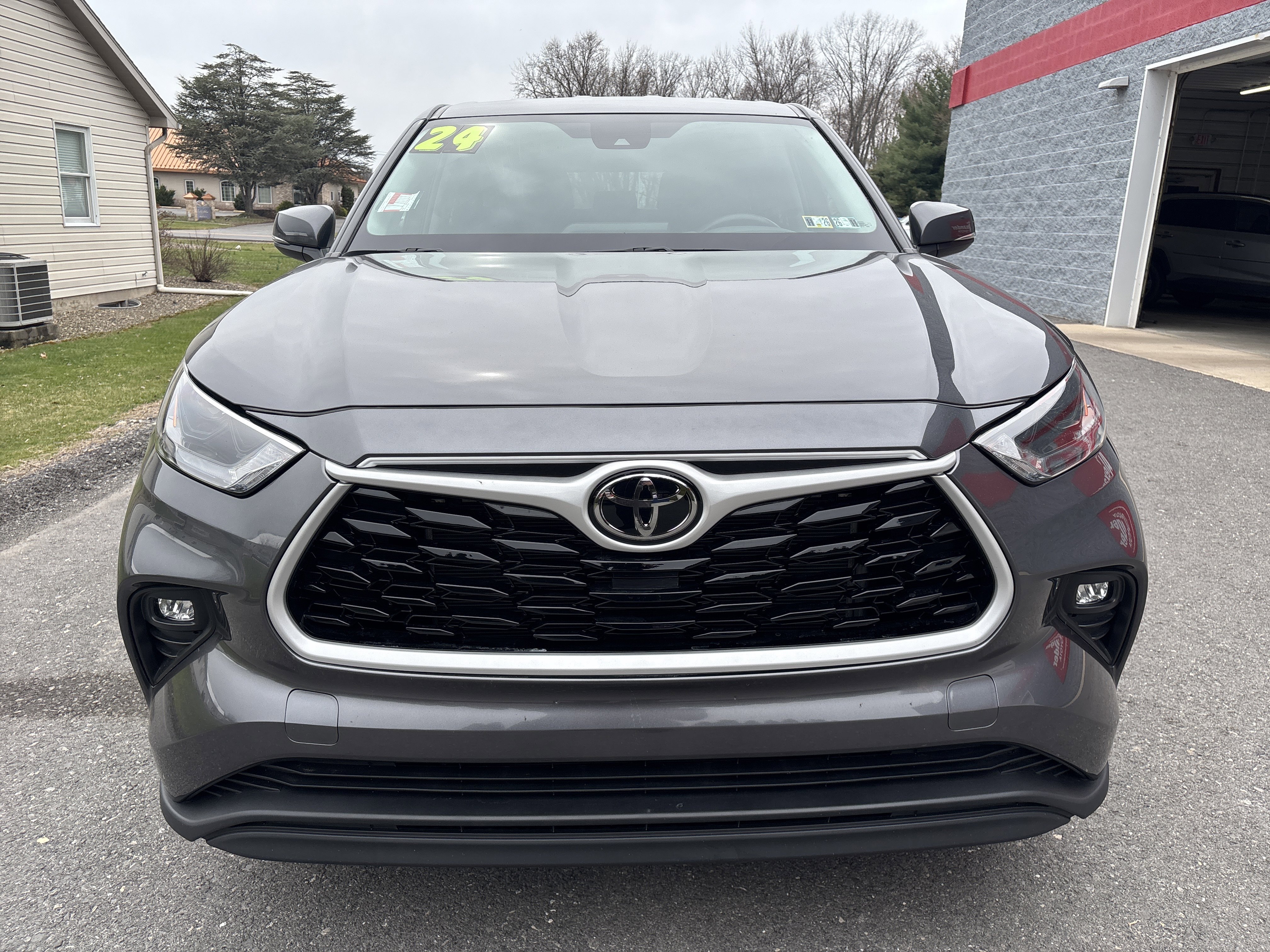 Certified 2024 Toyota Highlander LE image 9