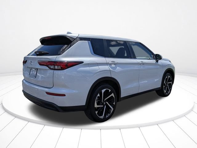 Used 2022 Mitsubishi Outlander ES FWD image 3