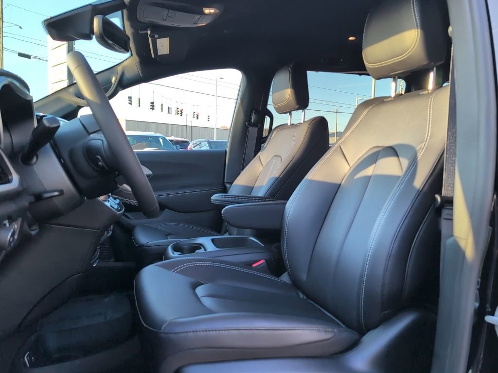 New 2026 Chrysler Pacifica Select image 23