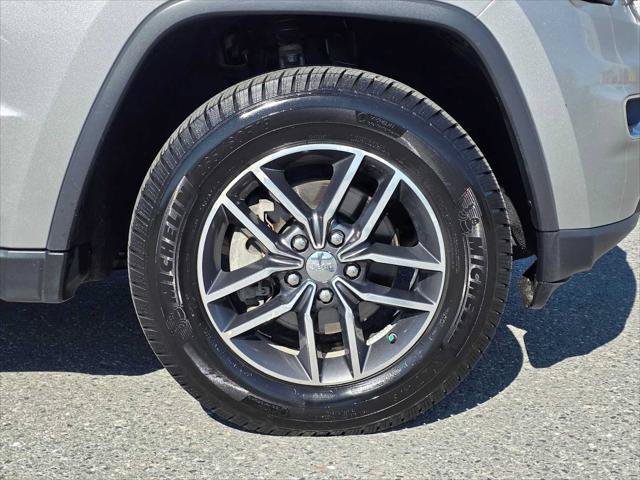 Used 2017 Jeep Grand Cherokee Limited AWD/4WD image 9
