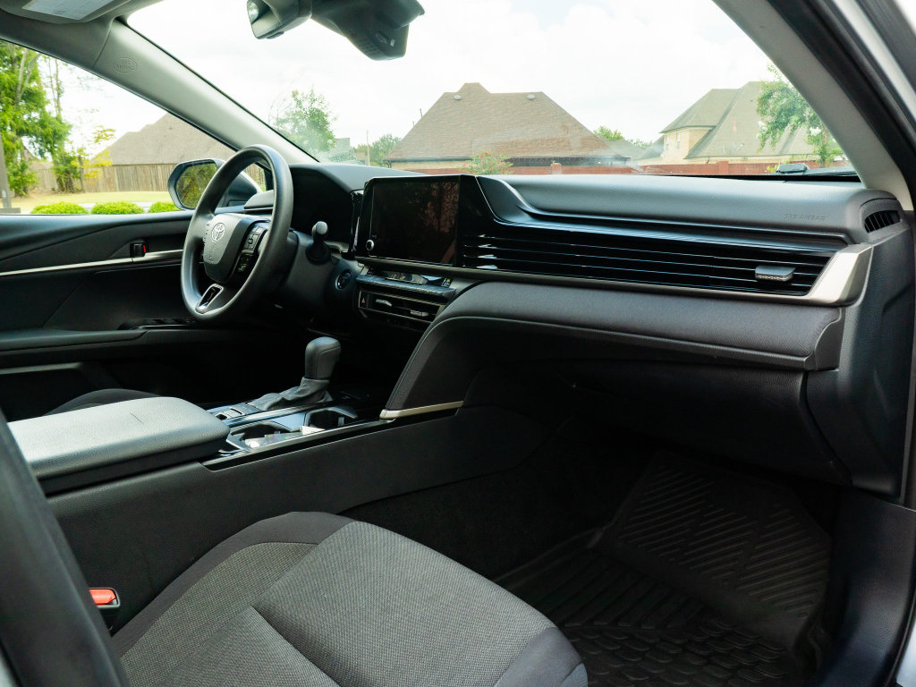 Used 2025 Toyota Camry LE w/ Convenience Package AWD/4WD image 17