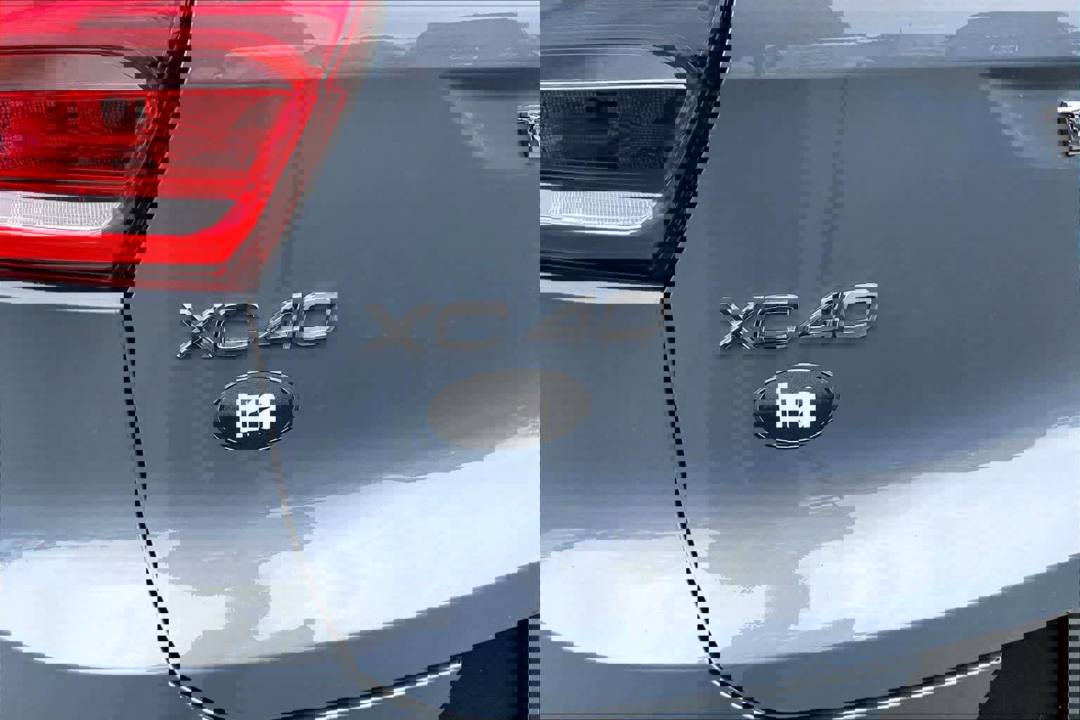 Used 2022 Volvo XC40 T5 R-Design w/ Advanced Package image 30