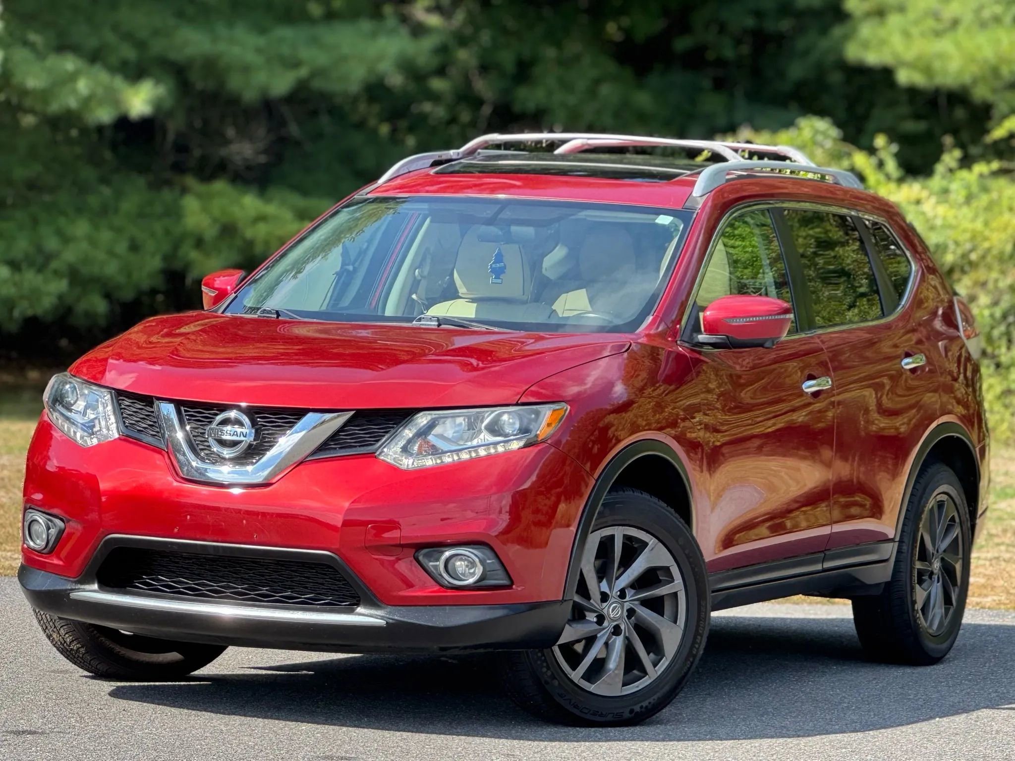 Used 2016 Nissan Rogue SL w/ SL Premium Package image 1