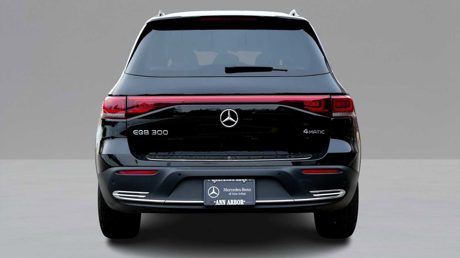 Certified 2022 Mercedes-Benz EQB 300 4MATIC w/ Exclusive Package image 6