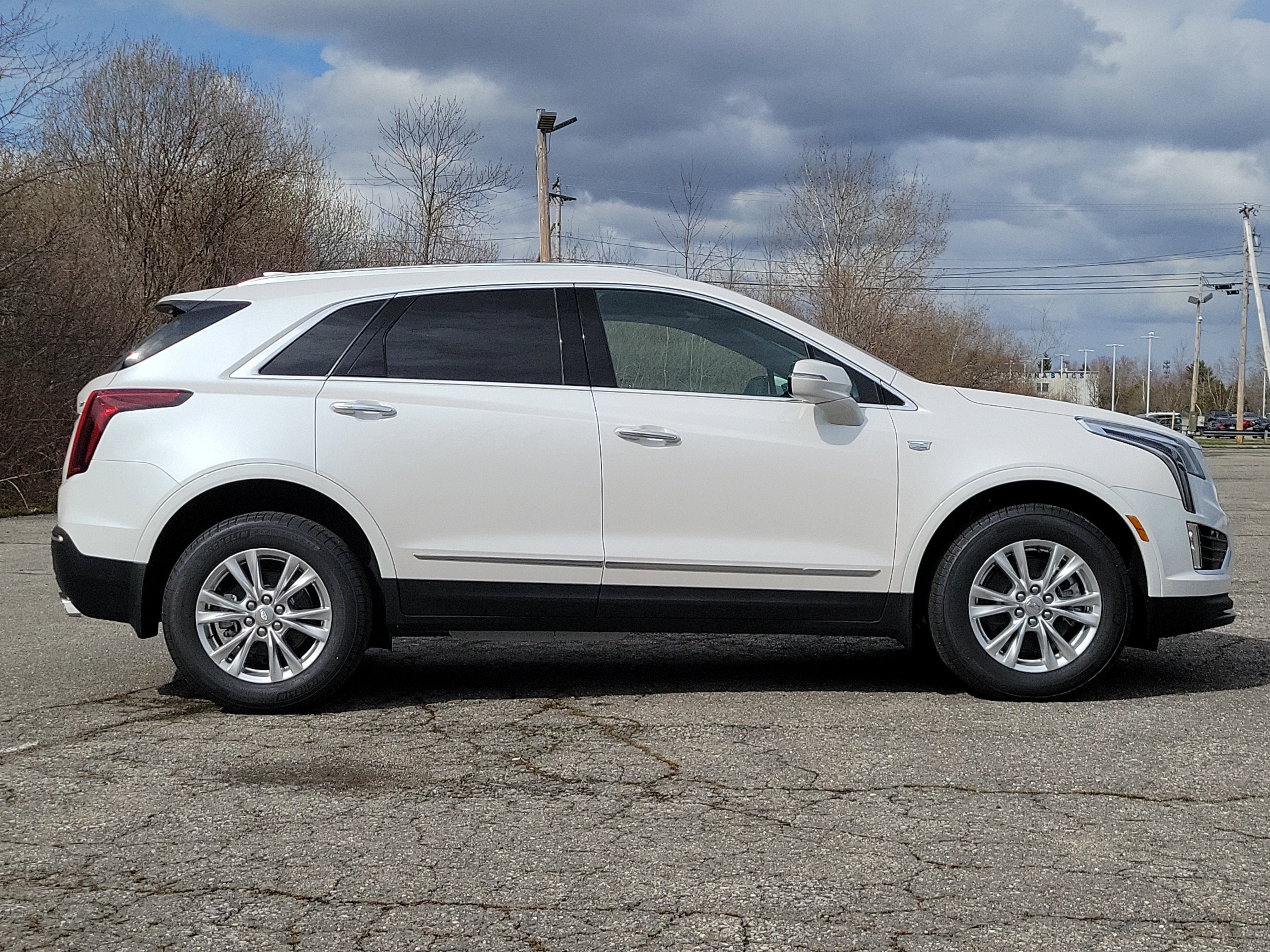 New 2026 Cadillac XT5 Luxury w/ LPO, Floor Liner Package AWD/4WD image 8