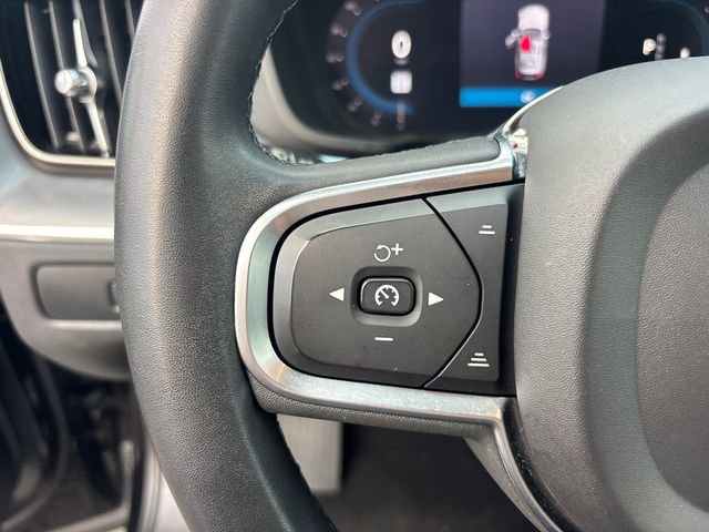 Used 2023 Volvo XC60 B5 Core image 23
