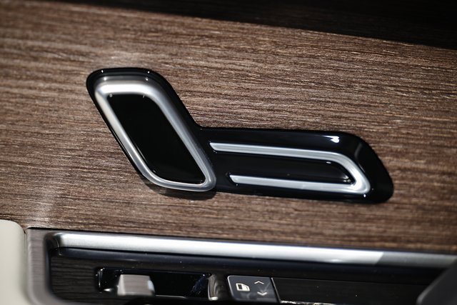 New 2025 Land Rover Range Rover SE image 29