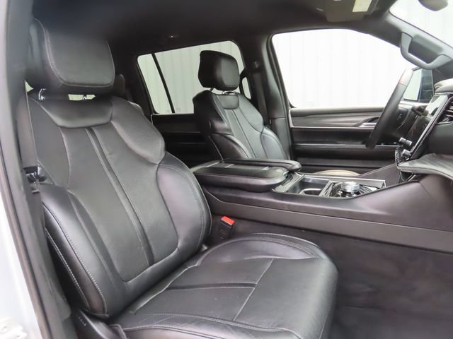 Used 2023 Jeep Wagoneer L Series II AWD/4WD image 25