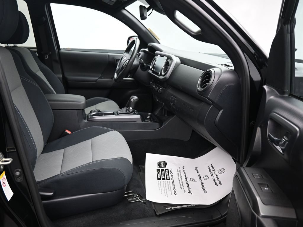 Used 2020 Toyota Tacoma TRD Off-Road AWD/4WD image 13