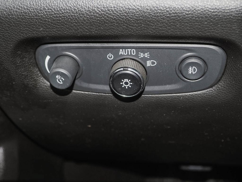 Used 2020 Chevrolet Traverse LT FWD image 28