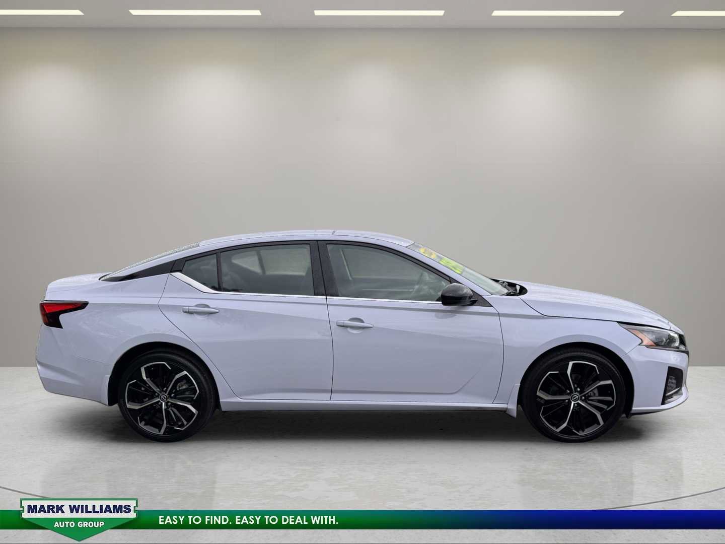 Used 2025 Nissan Altima 2.5 SR AWD/4WD image 2