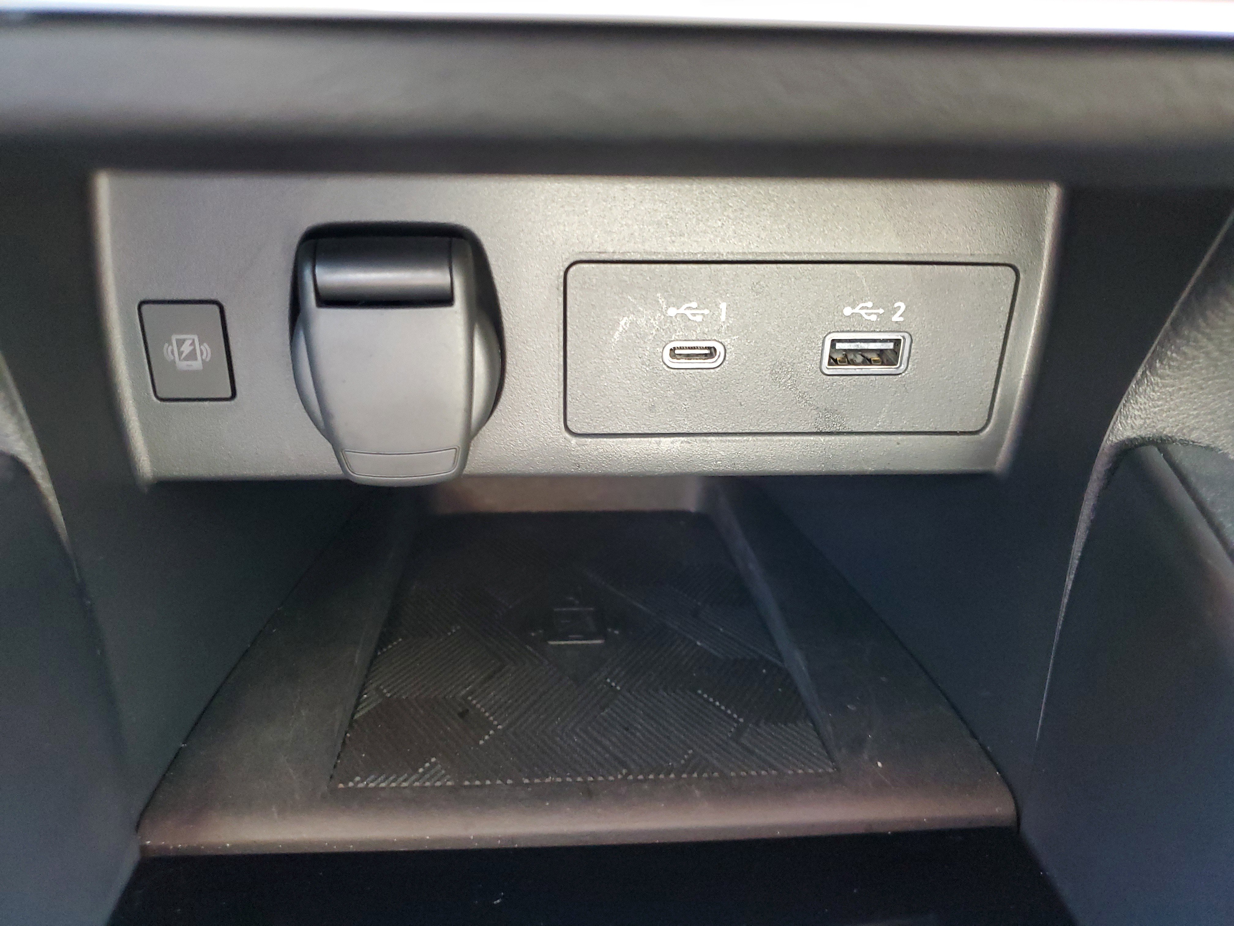 Certified 2025 Nissan Versa SR w/ Trunk Package image 29