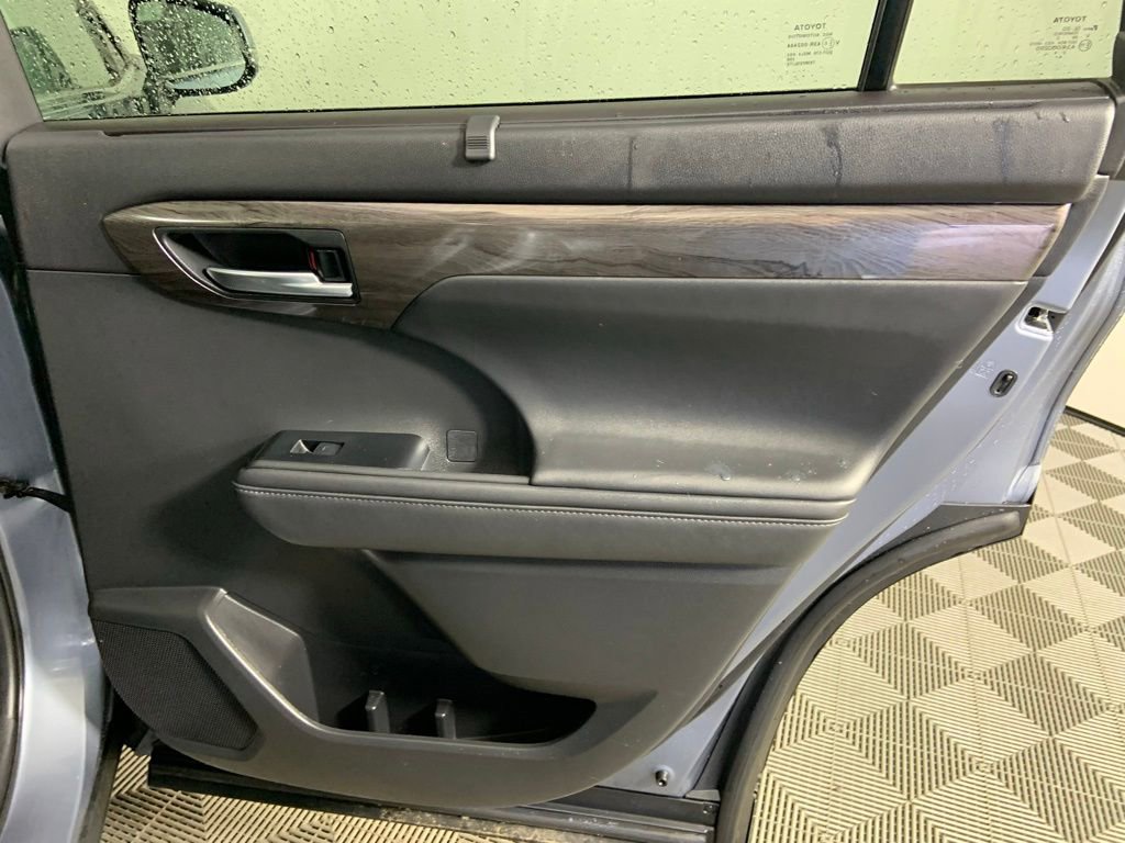 Used 2020 Toyota Highlander Platinum AWD/4WD image 14