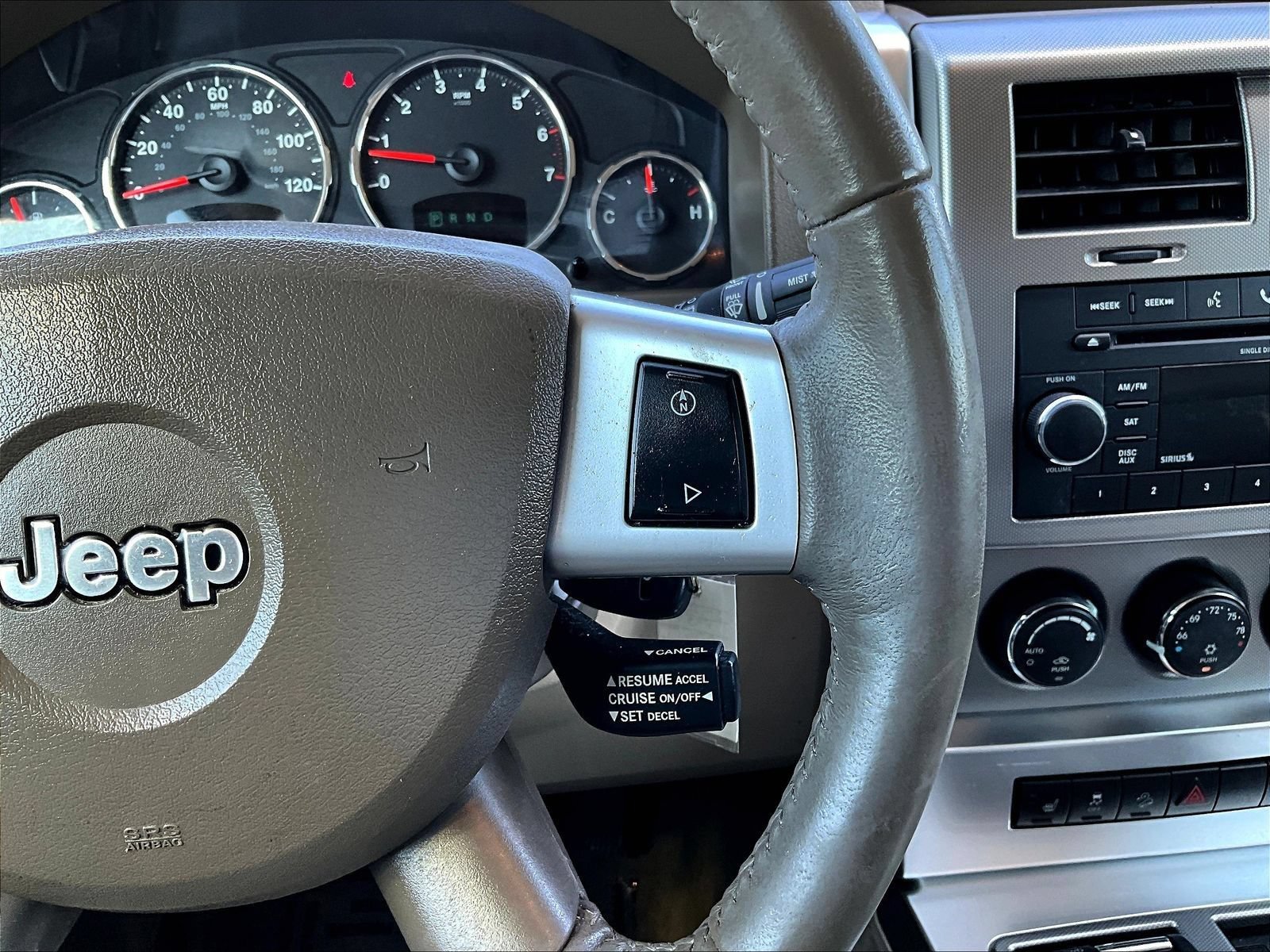 Used 2010 Jeep Liberty Limited w/ Comfort/Convenience Group AWD/4WD image 15