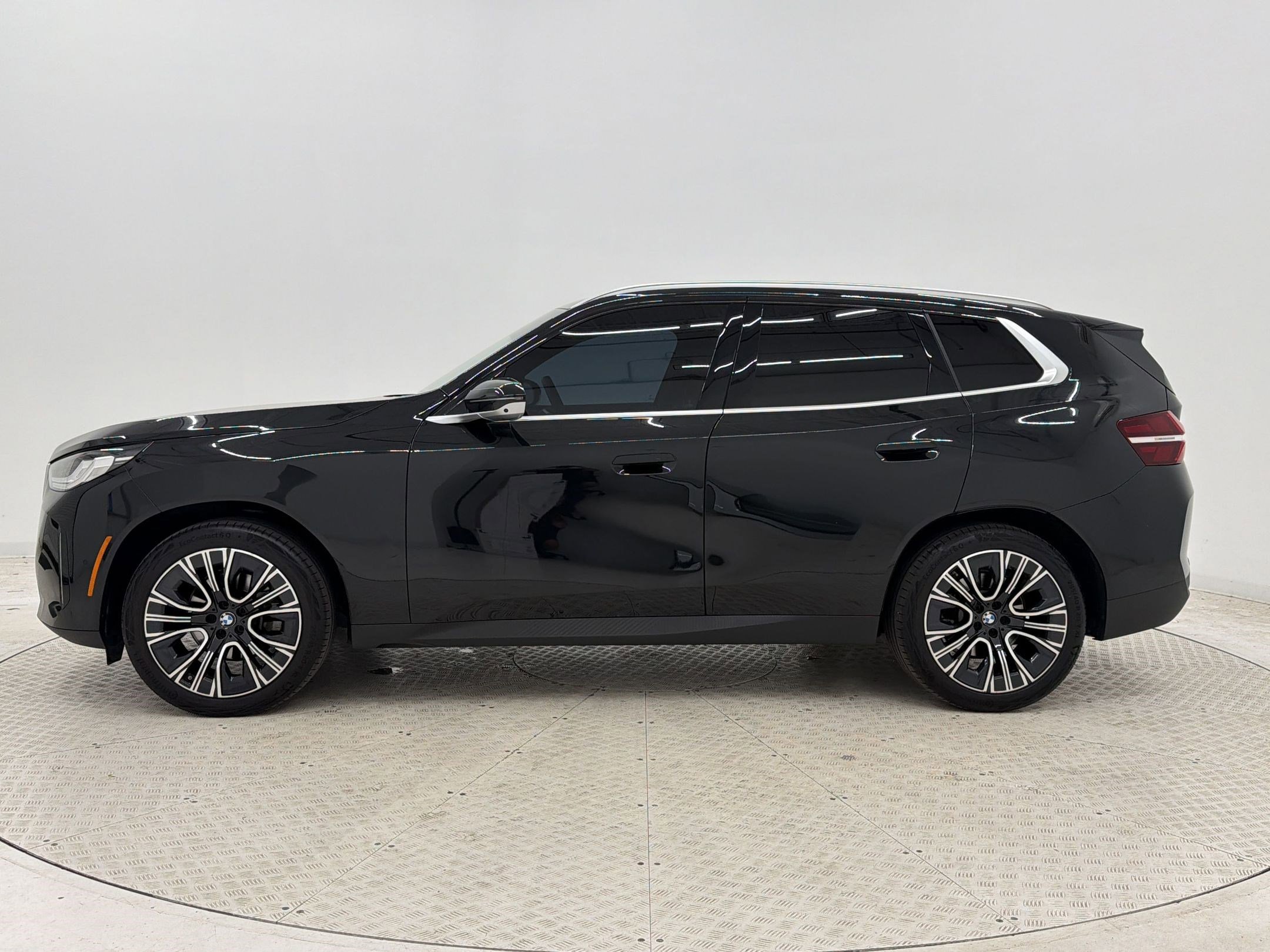 Certified 2025 BMW X3 xDrive30i w/ Premium Package image 2