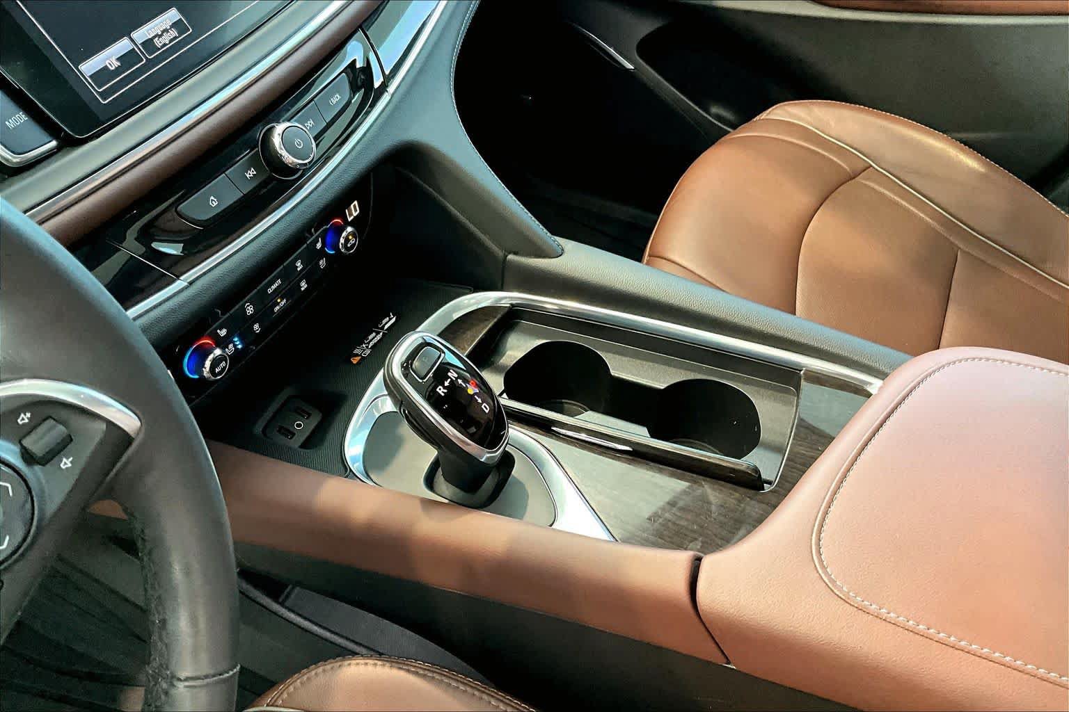 Used 2019 Buick Enclave Avenir w/ Avenir Technology Package AWD/4WD image 18