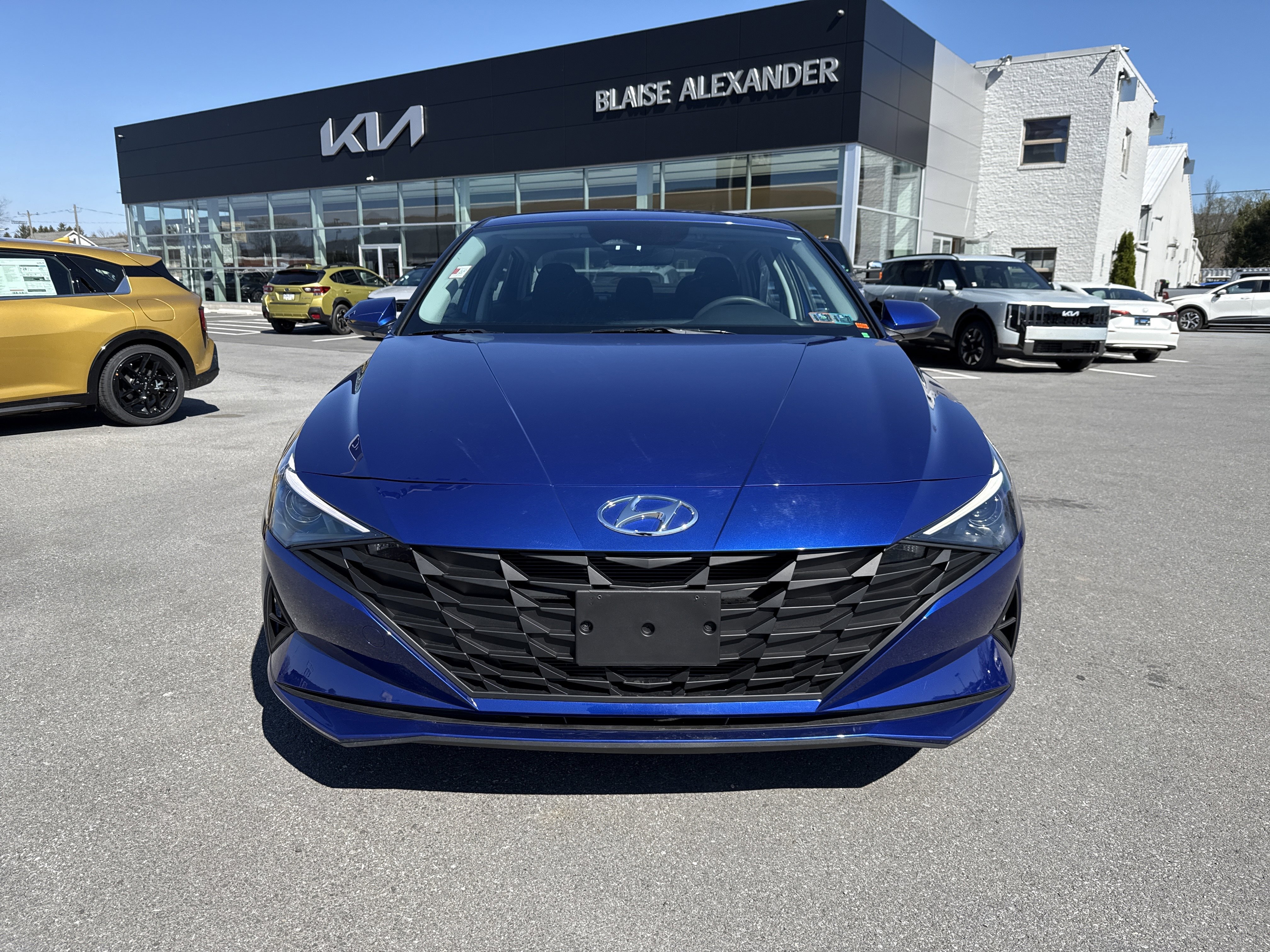 Used 2023 Hyundai Elantra SEL w/ Preferred Accessory Package FWD image 9