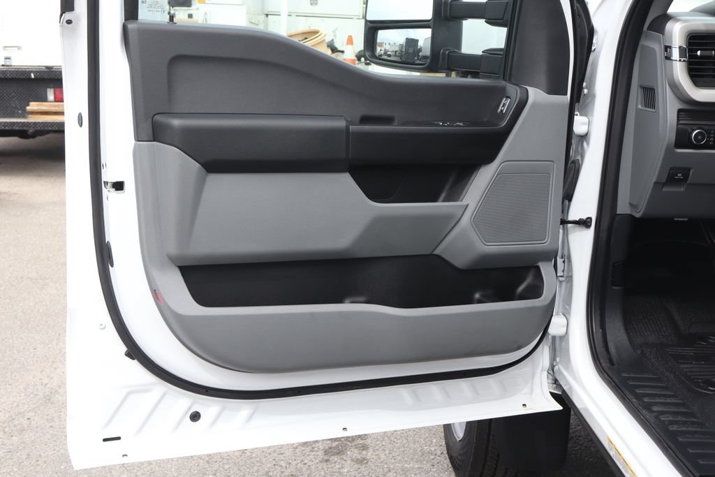 Used 2024 Ford F550 2WD Regular Cab Super Duty w/ XL Chrome Package image 18