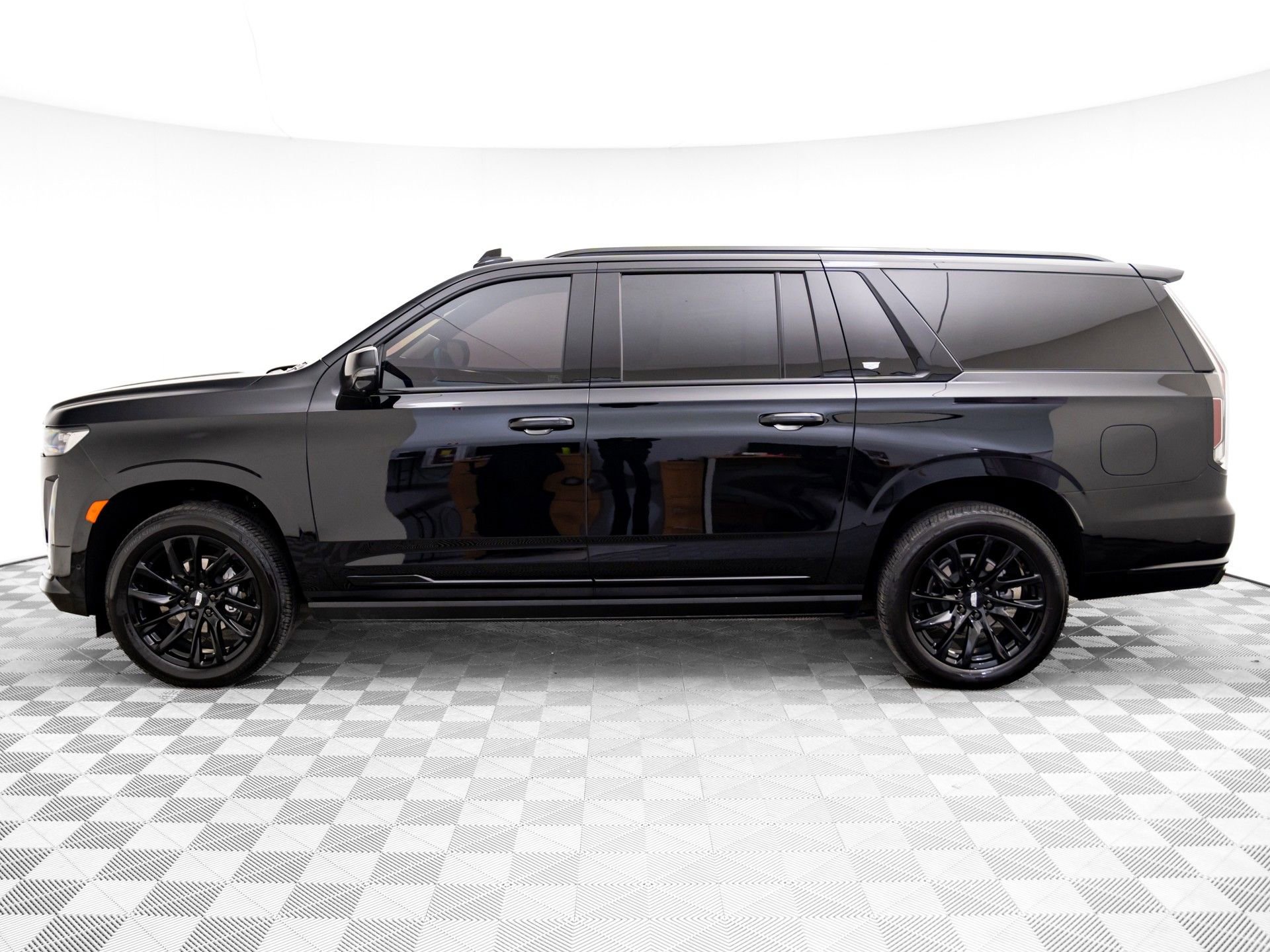 Certified 2024 Cadillac Escalade ESV Sport Platinum w/ LPO, ONYX Package image 2