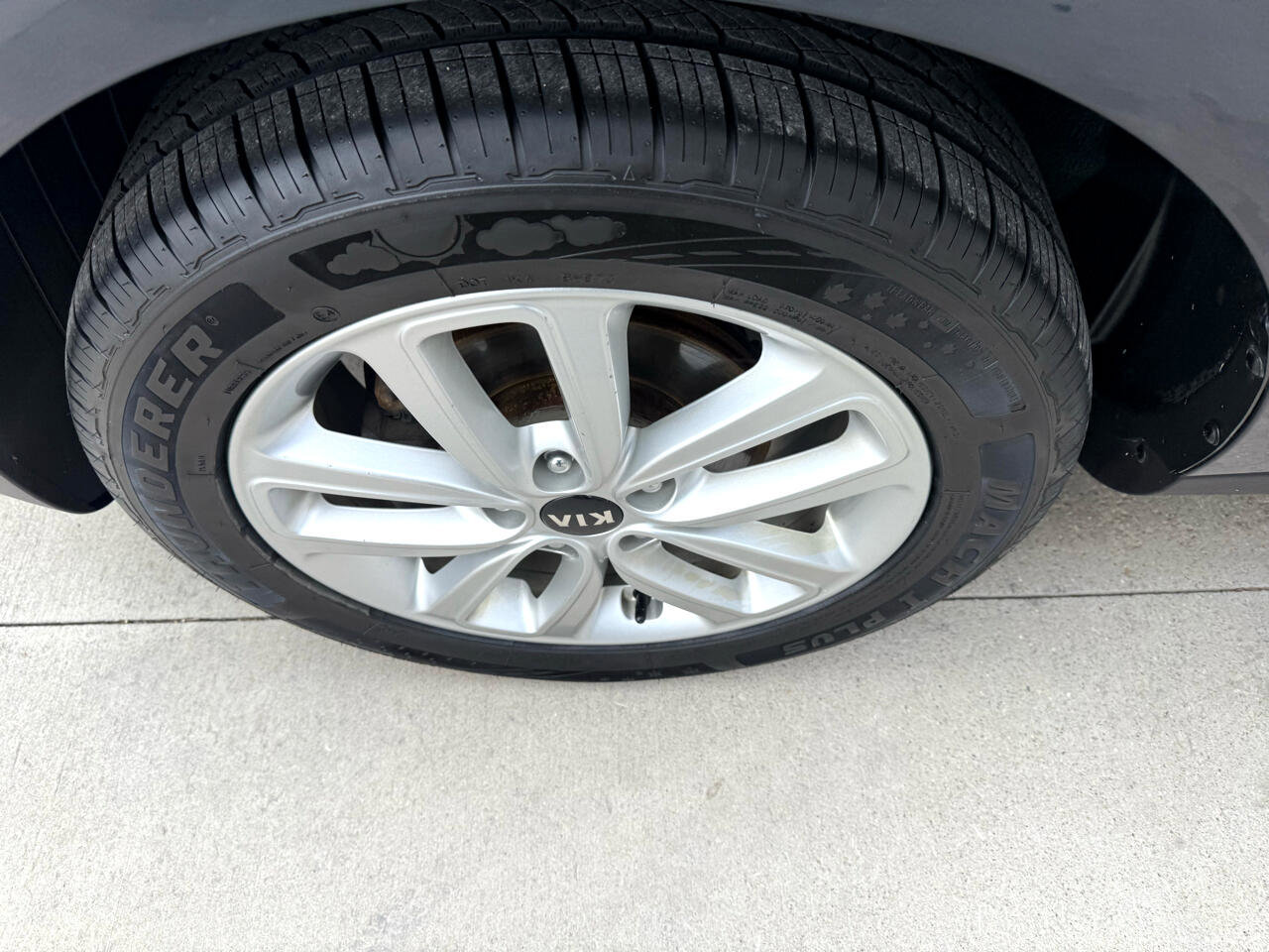 Used 2017 Kia Soul + image 9