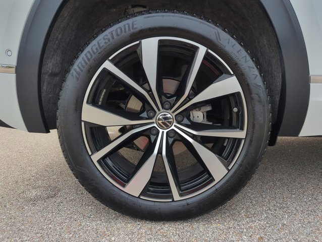 Used 2025 Volkswagen Atlas Cross Sport SEL Premium R-Line AWD/4WD image 28