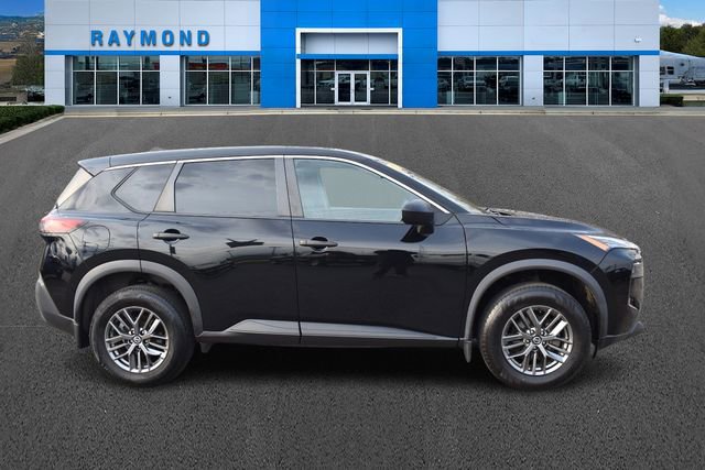 Used 2021 Nissan Rogue S image 2