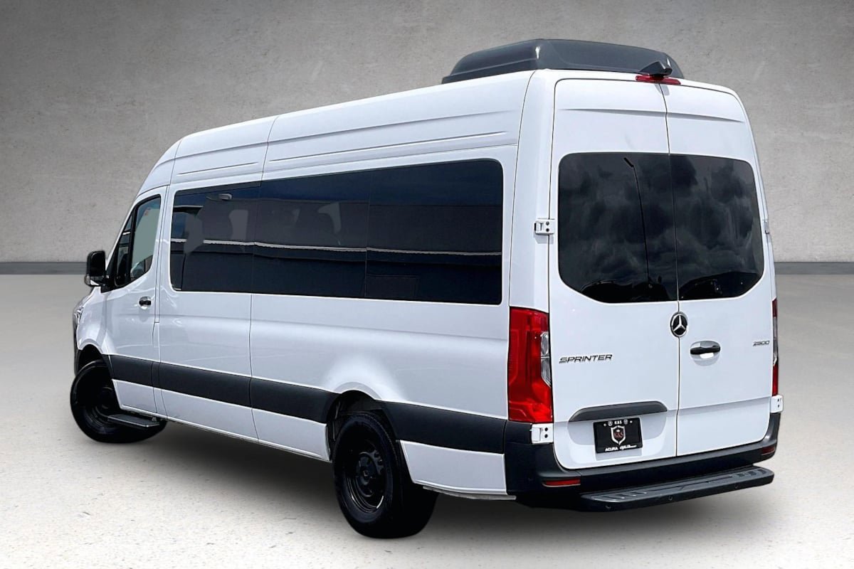 Used 2024 Mercedes-Benz Sprinter 2500 image 33