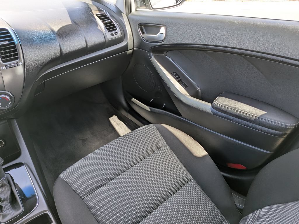 Used 2017 Kia Forte LX FWD image 18