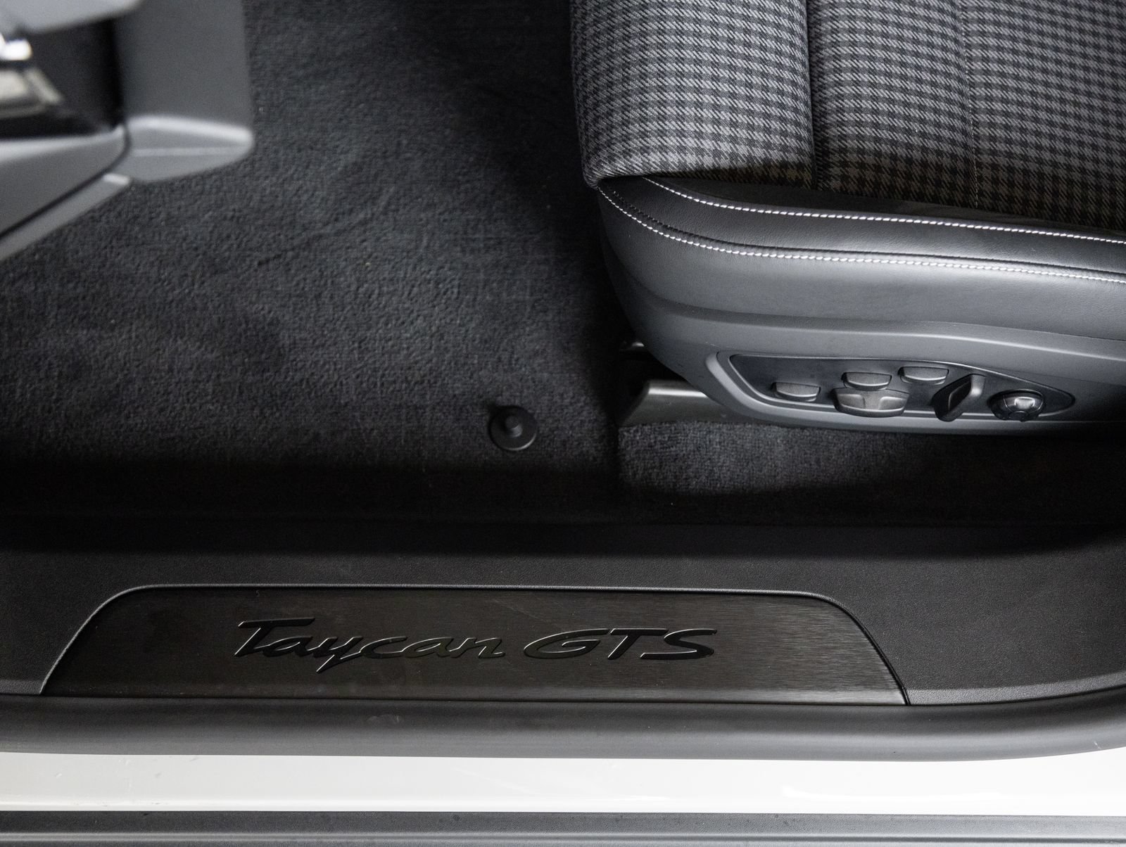 New 2026 Porsche Taycan GTS AWD/4WD image 22