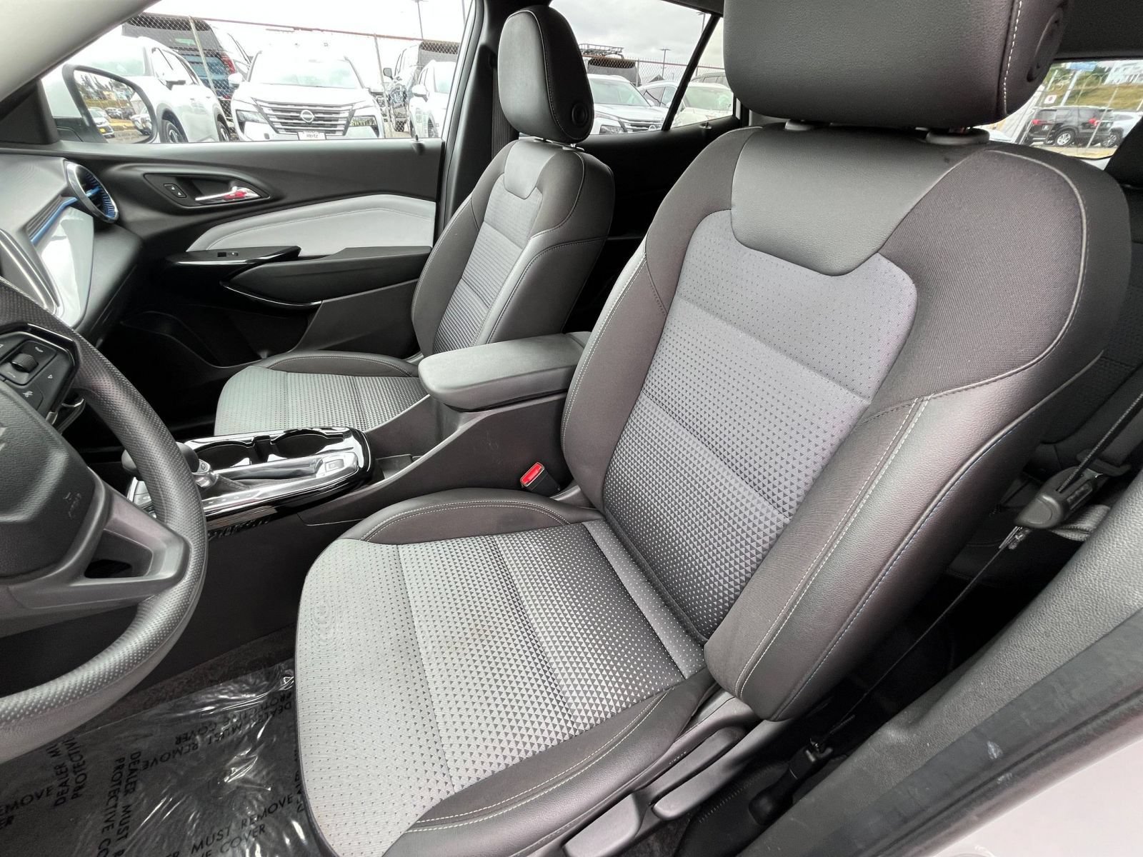 Used 2025 Chevrolet Trax LT FWD image 36