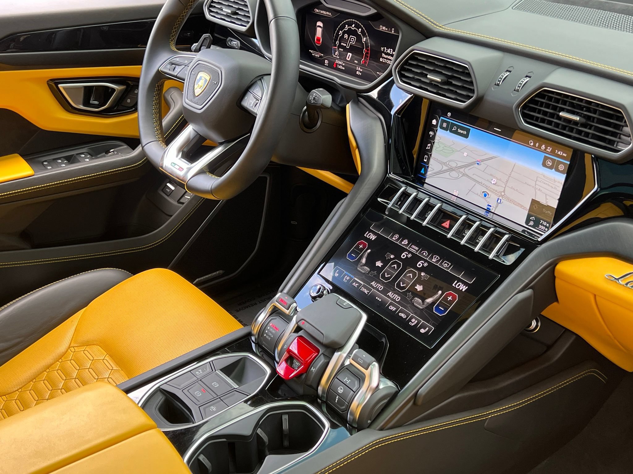Used 2022 Lamborghini Urus AWD/4WD image 20