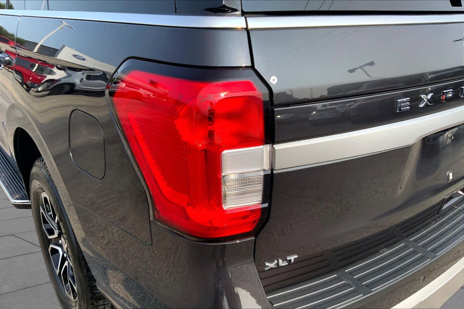 Used 2023 Ford Expedition XLT RWD image 25