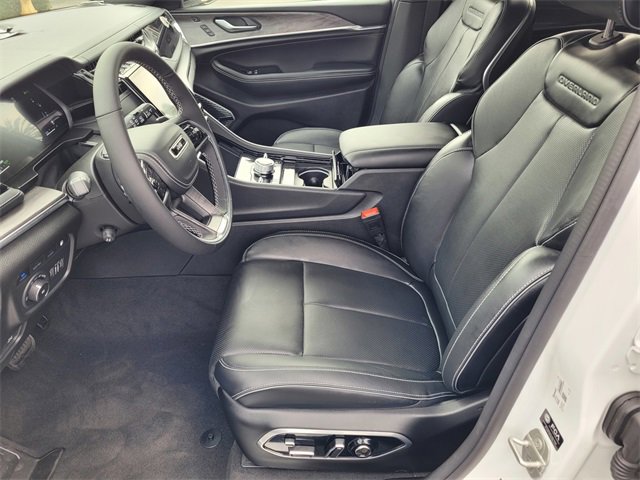 New 2023 Jeep Grand Cherokee Overland w/ Luxury Tech Group IV image 9