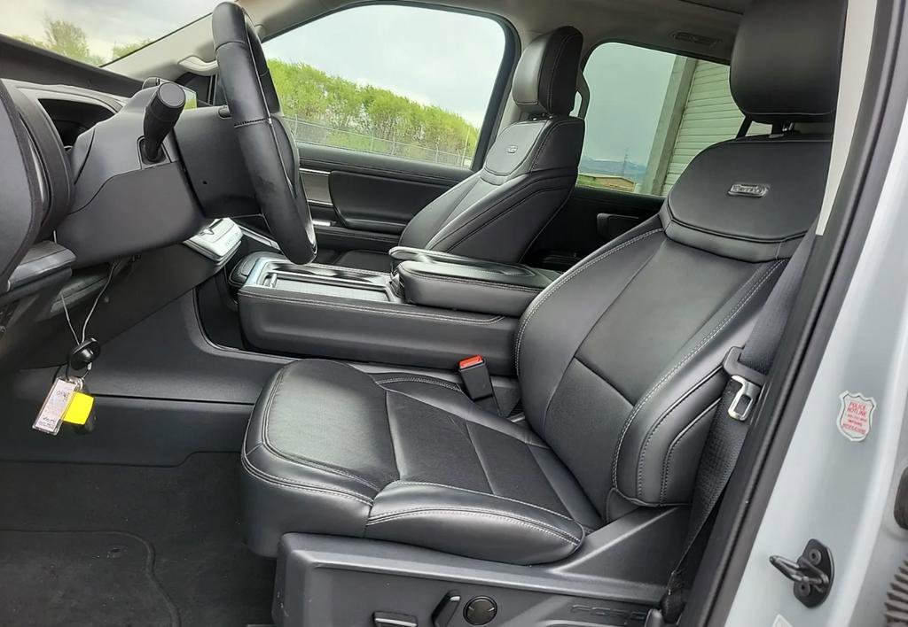 Used 2025 Ford Expedition Platinum AWD/4WD image 4