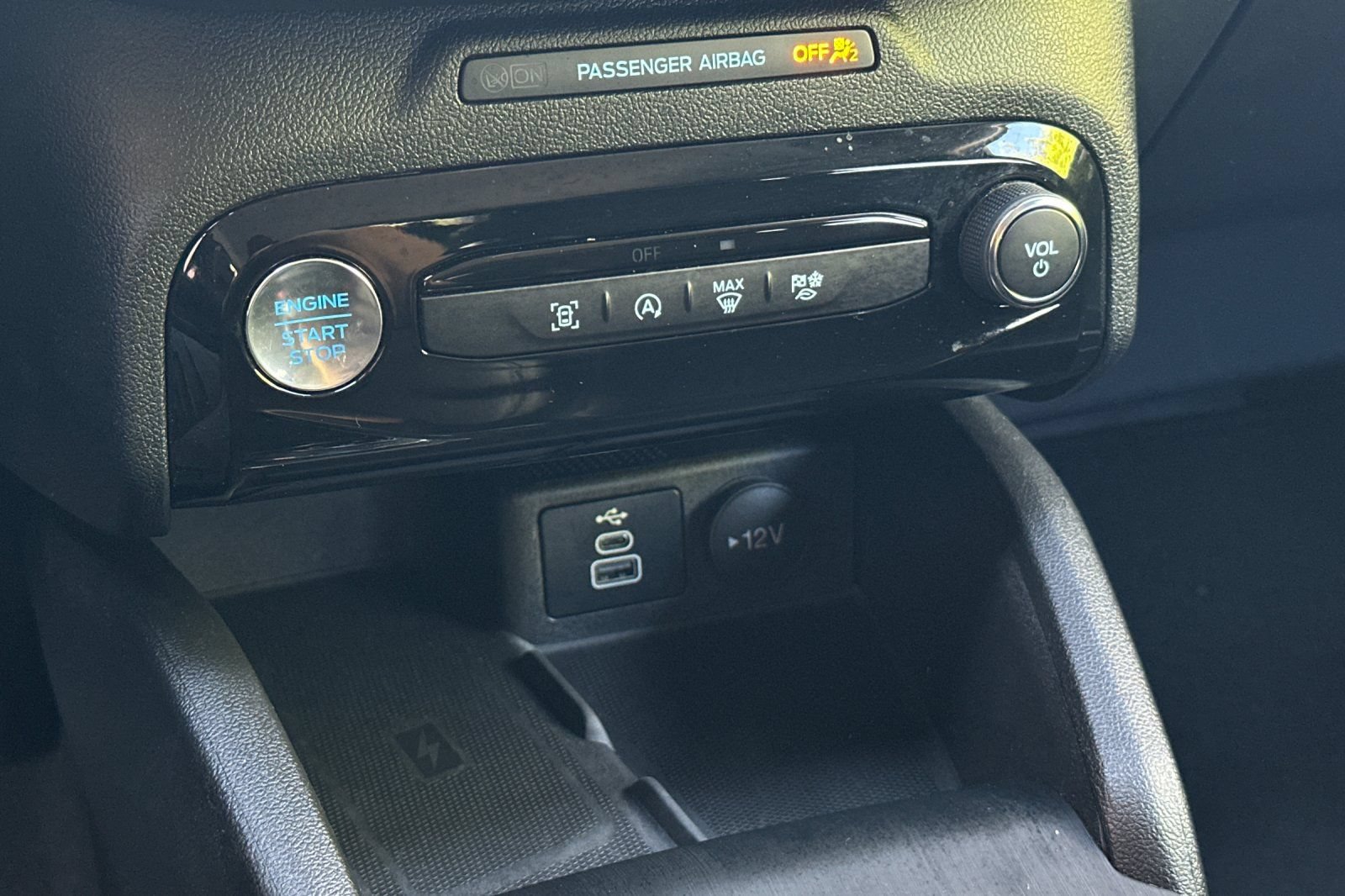 Used 2025 Ford Escape Platinum AWD/4WD image 28