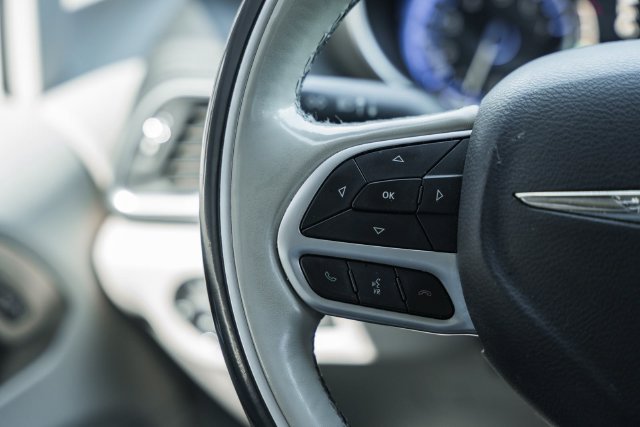 Used 2019 Chrysler Pacifica Limited FWD image 40