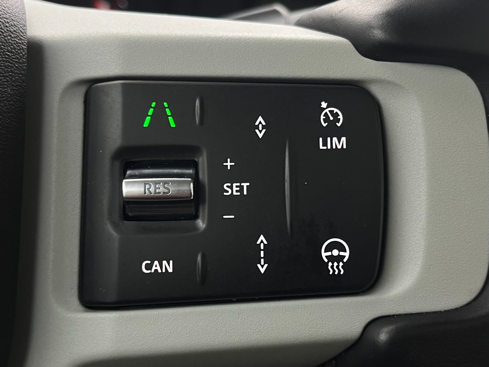 Used 2024 Land Rover Defender 110 SE image 40