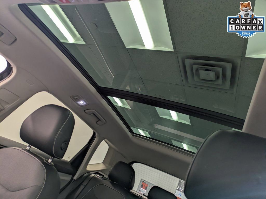 Used 2022 Volkswagen Taos SE w/ Panoramic Sunroof Package image 23