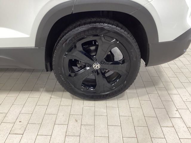 Used 2025 Volkswagen Taos SE image 24