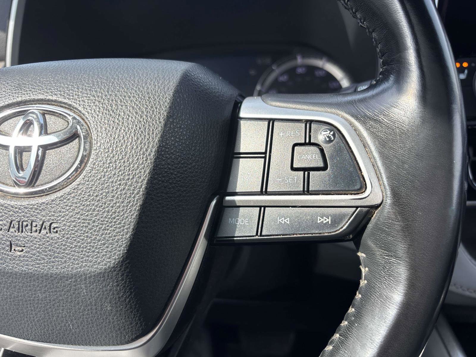 Used 2022 Toyota Highlander XLE AWD/4WD image 20