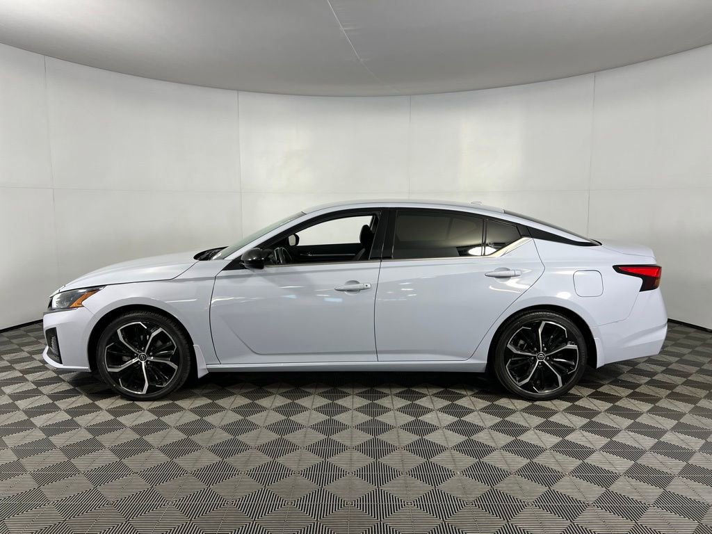 Used 2023 Nissan Altima 2.5 SR image 9
